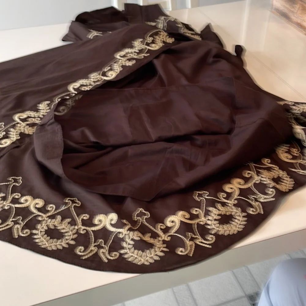 Le Chateau ladies sleeveless dress. Detailed embroidery embellishment, medium - Picture 7 of 8